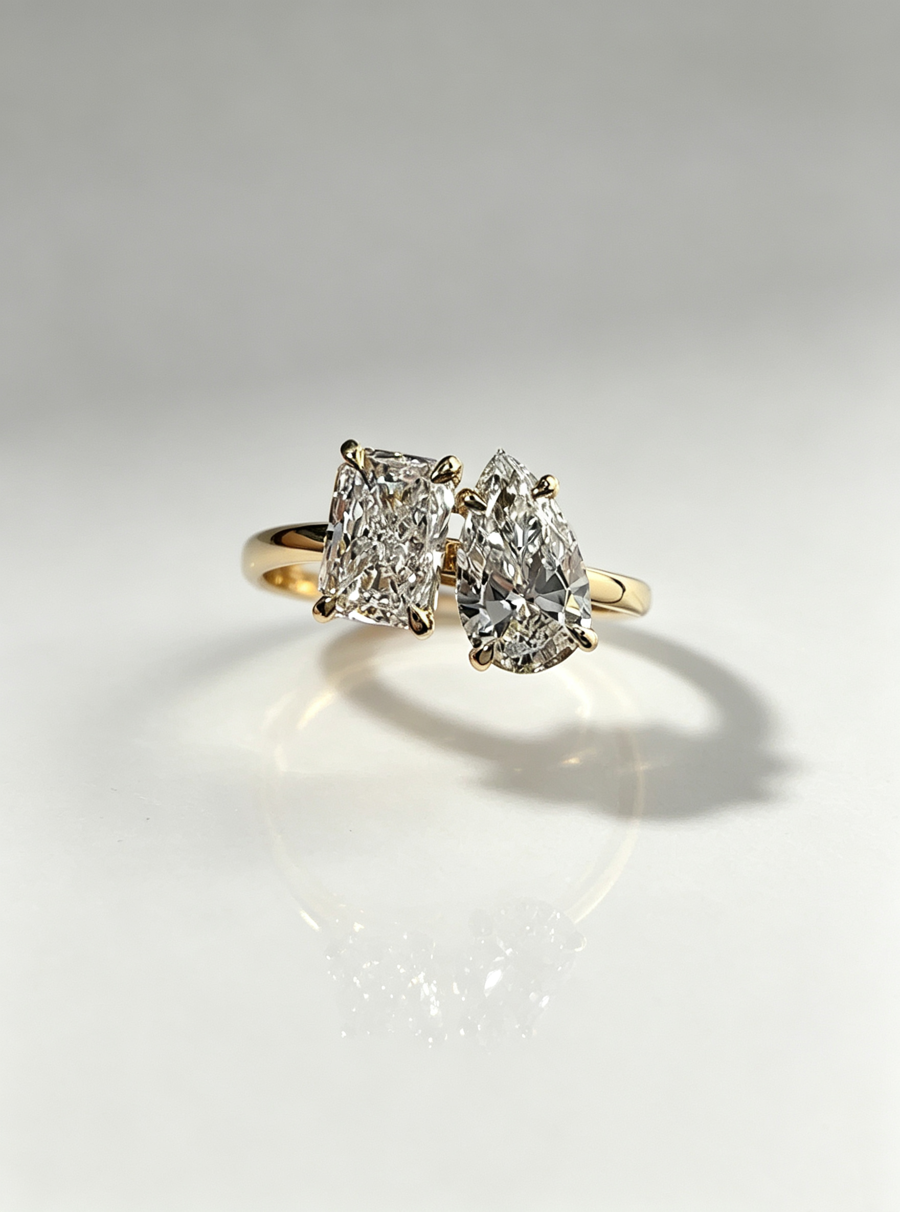 Customized Lab Grown Diamond Ring with IGI Certified 2 Carats D VVS2 Pear & Radiant Cut 18K/14K AU750 for Engagement Ring