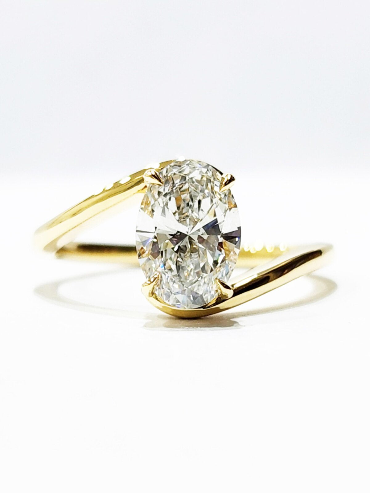 18K Gold IGI Certified Lab Grown Diamond CVD with 3CT D VVS2 Excellent Oval Cut