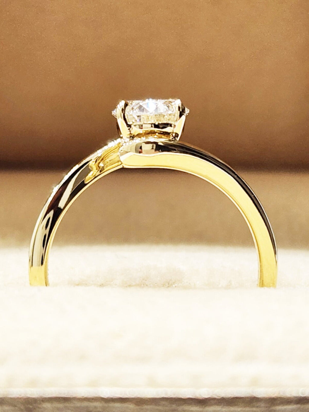 18K Gold IGI Certified Lab Grown Diamond CVD with 3CT D VVS2 Excellent Oval Cut