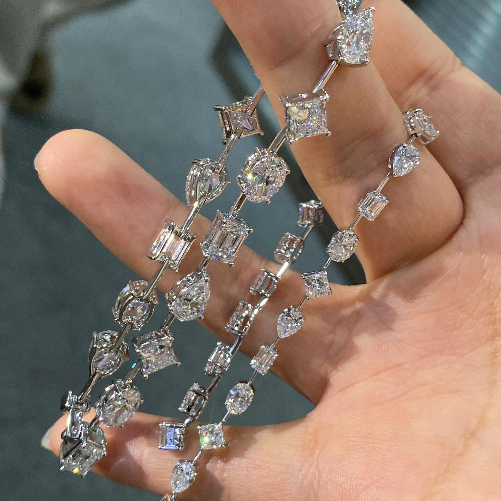 IGI Certified Multi-Shaped Irregular Lab-Grown Diamond Bracelet with VVS CVD HTHP Synthetic diamond 14K Gold for Unisex Pear Cut 3.75*5.75mm Oval Cut 3.80*5.30mm Emerald Cut 3.8*5.4mm Princess Cut 2.8*2.8mm