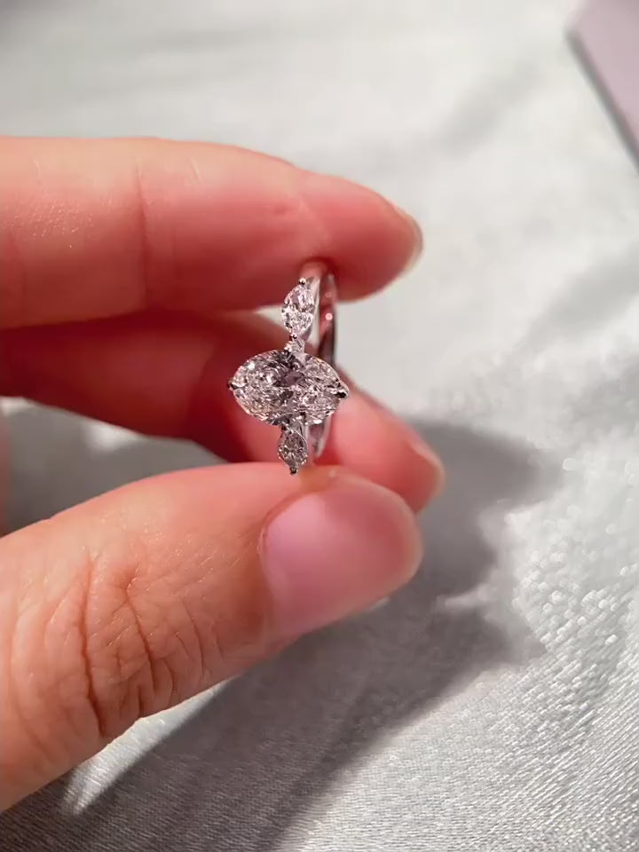 Three-stone Oval Cut Lab Grown Diamond Ring with IGI Certified 2 Carats D VVS2 18K for Wedding Customization
