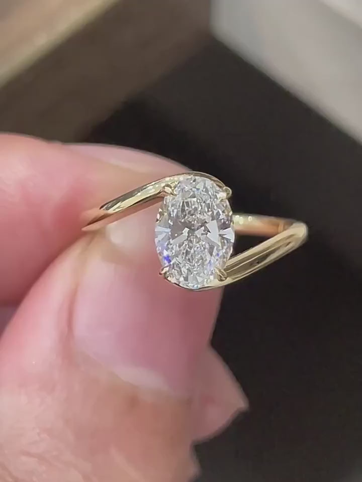 18K Gold IGI Certified Lab Grown Diamond CVD with 3CT D VVS2 Excellent Oval Cut